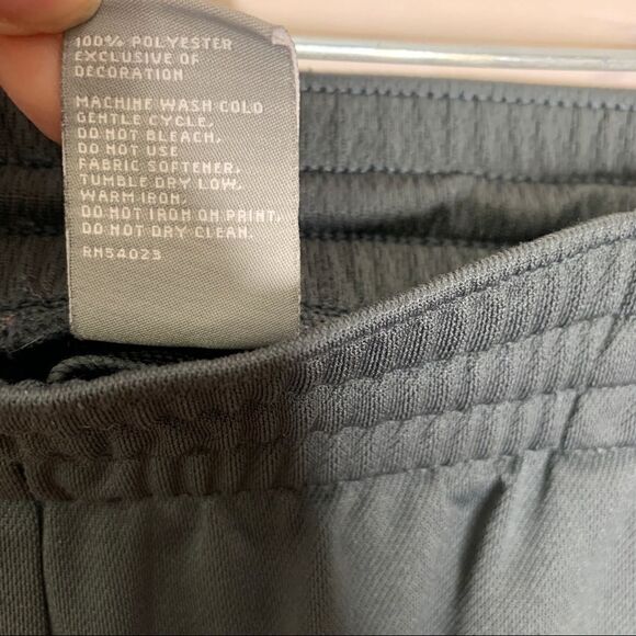 Old Navy men’s medium shorts - Picture 3 of 4